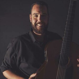 Concierto de timple, guitarra y voz formado por el timplista José Vicente Pérez, el guitarrista Manuel Adrián Niz y el solista Ciro Corujo.