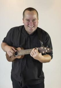 Concierto de timple, guitarra y voz formado por el timplista José Vicente Pérez, el guitarrista Manuel Adrián Niz y el solista Ciro Corujo.